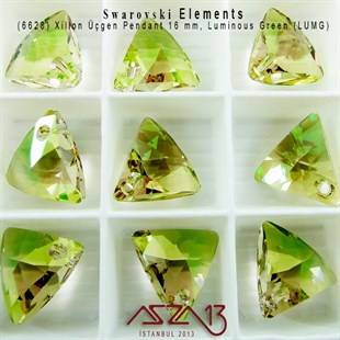 6628 001 LUMG (C.Luminous Green) Xilion Triangle Pendant (L.Yeşil Kapl.Kristal Renk Üçgen Şekilli Uç) 16 mm / Paket İçeriği 1 Adet